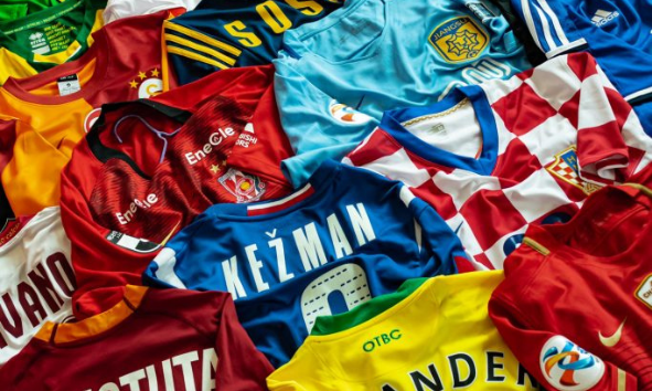 Moda, trend e sociale: il business della maglia